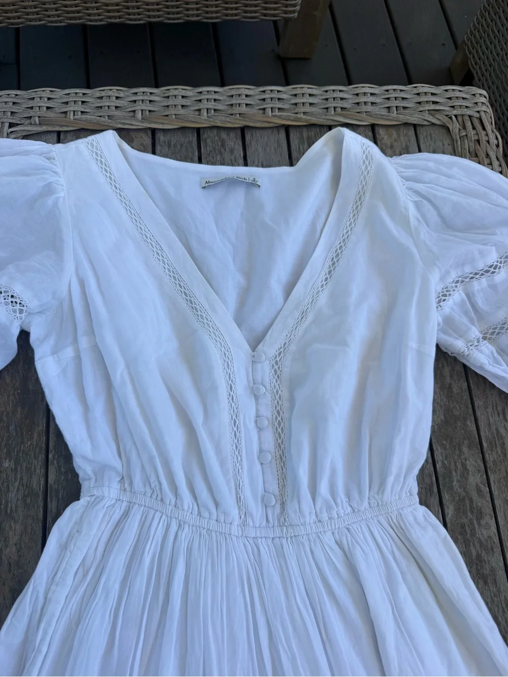 Abercrombie & Fitch White Tiered V‑Neck maxi  Dress with puffed sleeves